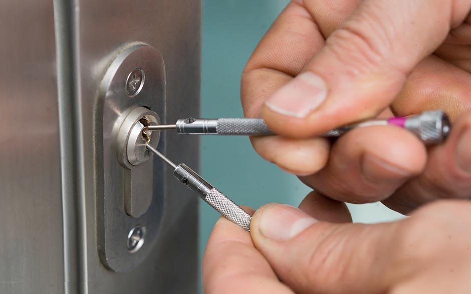 changer serrure de porte Maurepas
